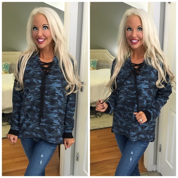 ❤️LAST 1! Blue/Black Oversized Lace Up Camo Top! - Picture 2 of 5